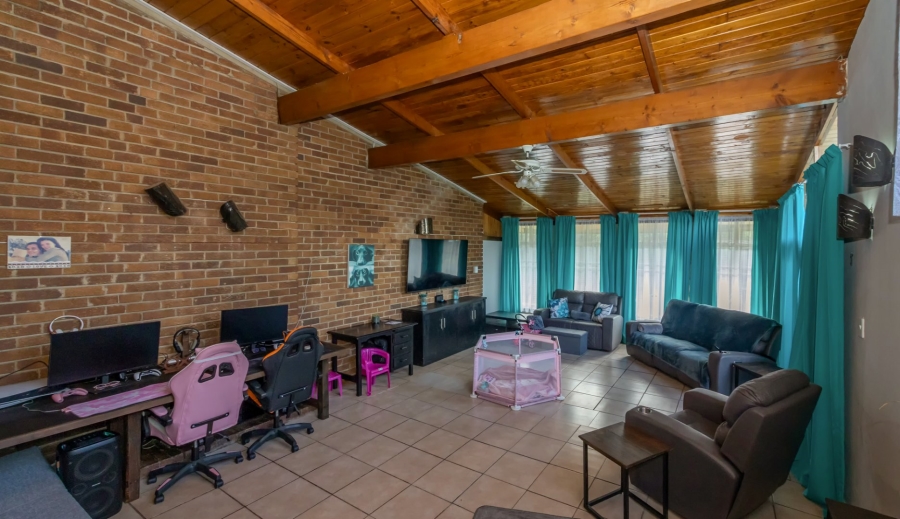 3 Bedroom Property for Sale in Wilgenhof Free State